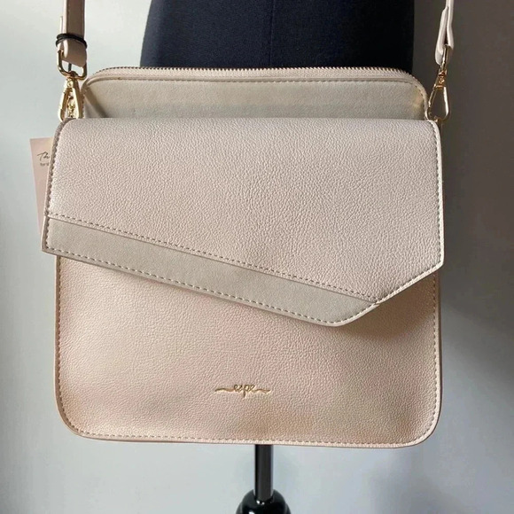 Espe| Crossbody Vegan Purse - Picture 2 of 9